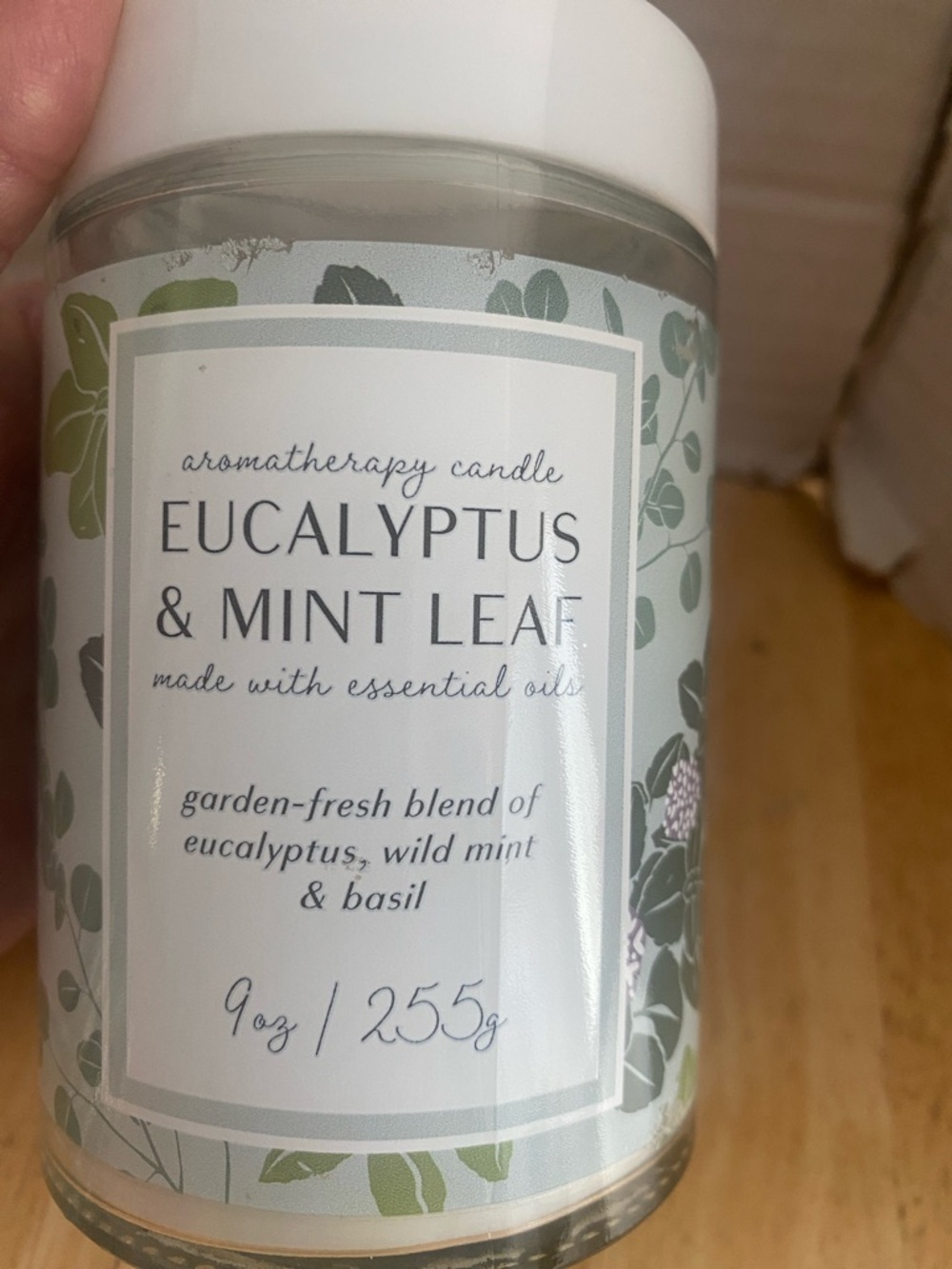 Eucalyptus & Mint Leaf Aromatherapy Candle with essential oils NWT - Picture 2 of 4